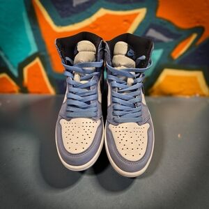 Air Jordan 1 Retro High OG University Blue UNC 2021 555088-134 Size 8.5
